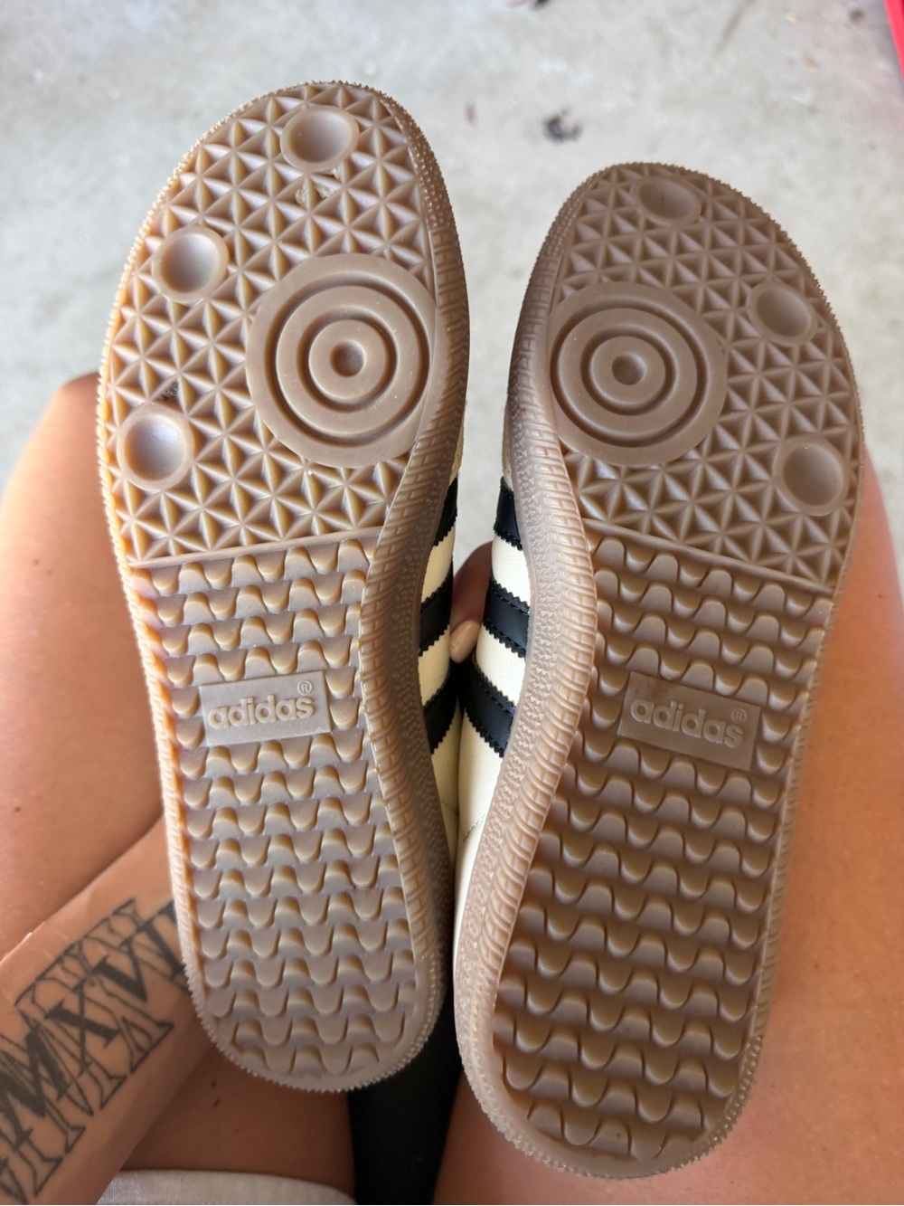 adidas Samba Sneakers in Cream and Black needs laces - Picture 4 of 4